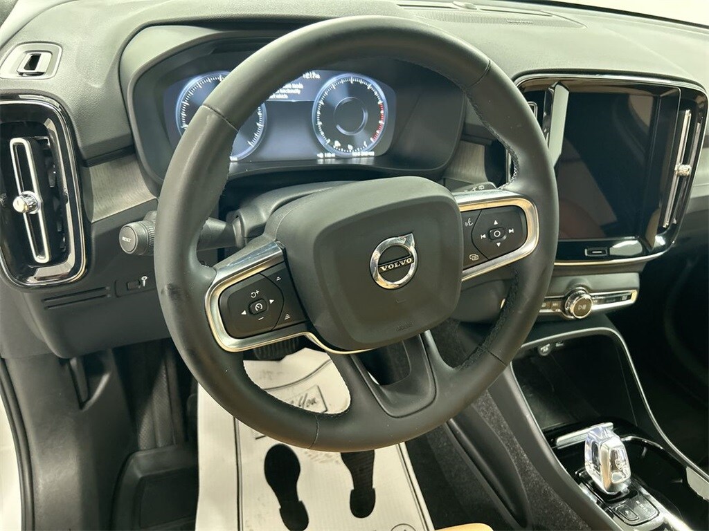 2022 Volvo XC40 T5 Inscription photo 2