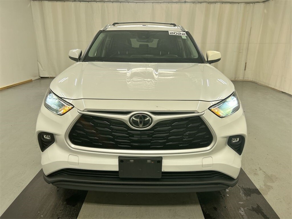 2022 Toyota Highlander XLE photo 3