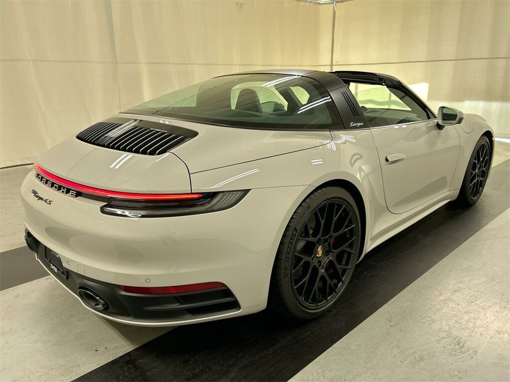 2023 Porsche 911 Targa 4S photo 2