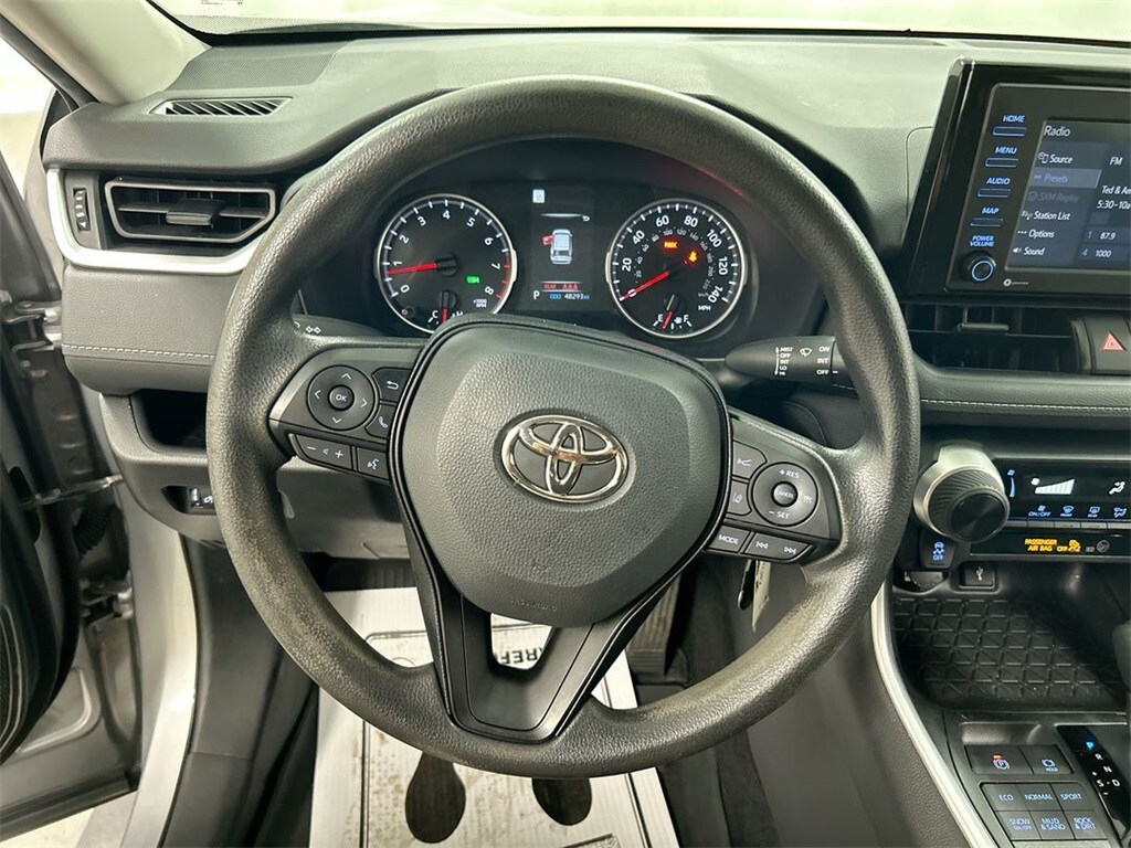 2022 Toyota RAV4 LE photo 4