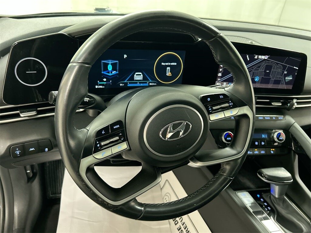2023 Hyundai Elantra SEL photo 4