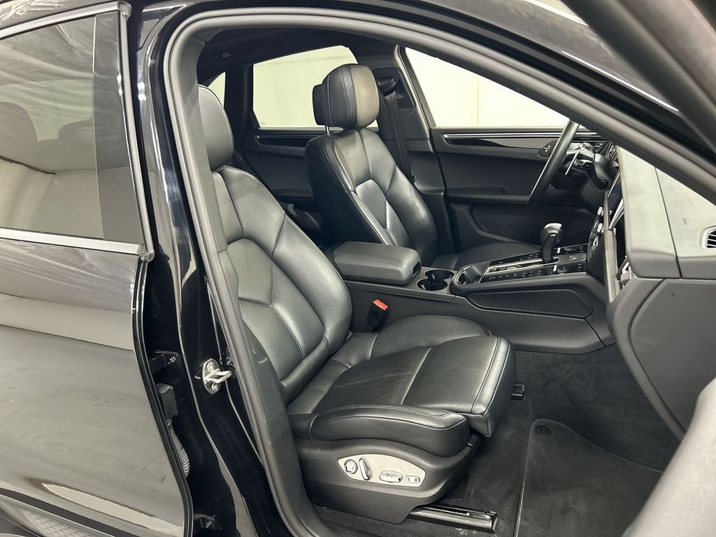 2024 Porsche Macan Base - Photo 24