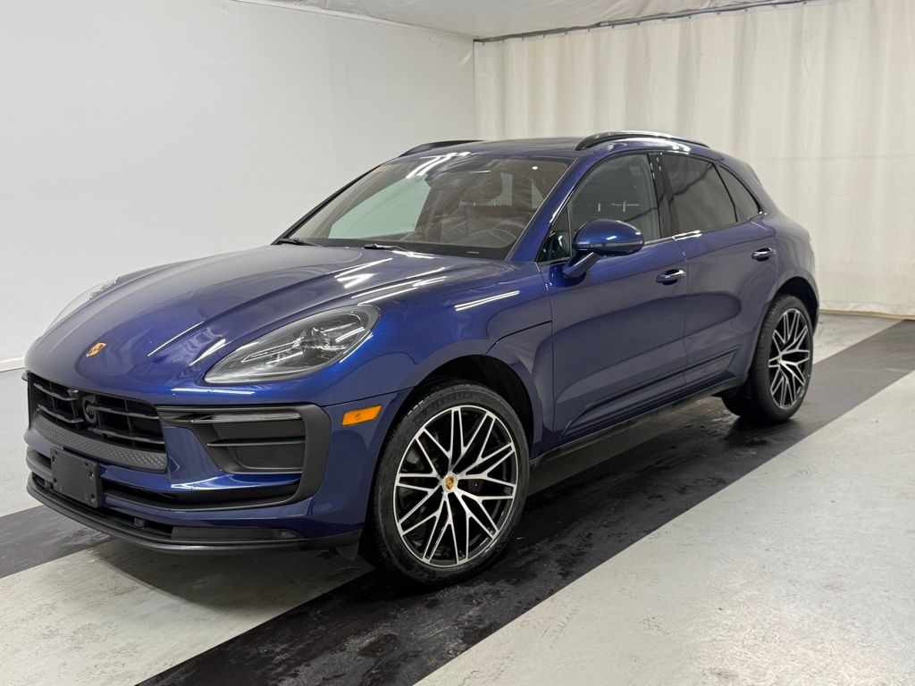 2025 Porsche Macan Base