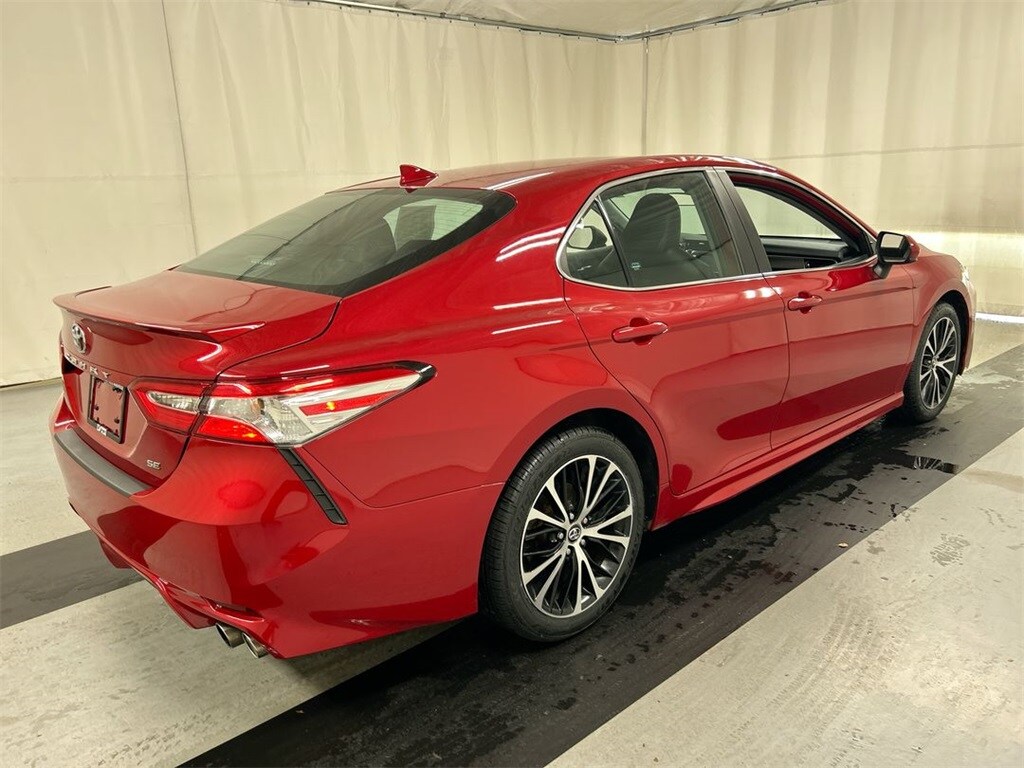 2020 Toyota Camry SE photo 2