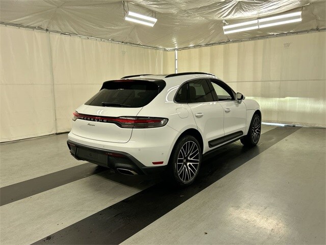 2024 Porsche Macan Base photo 3