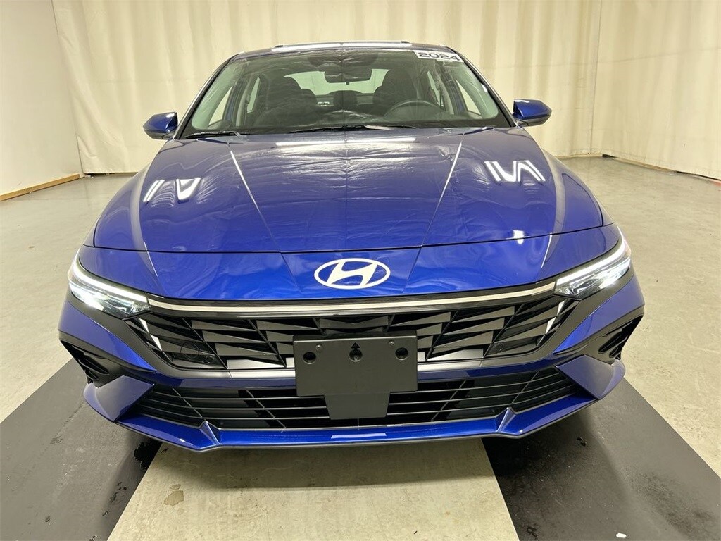 2024 Hyundai Elantra SEL photo 3