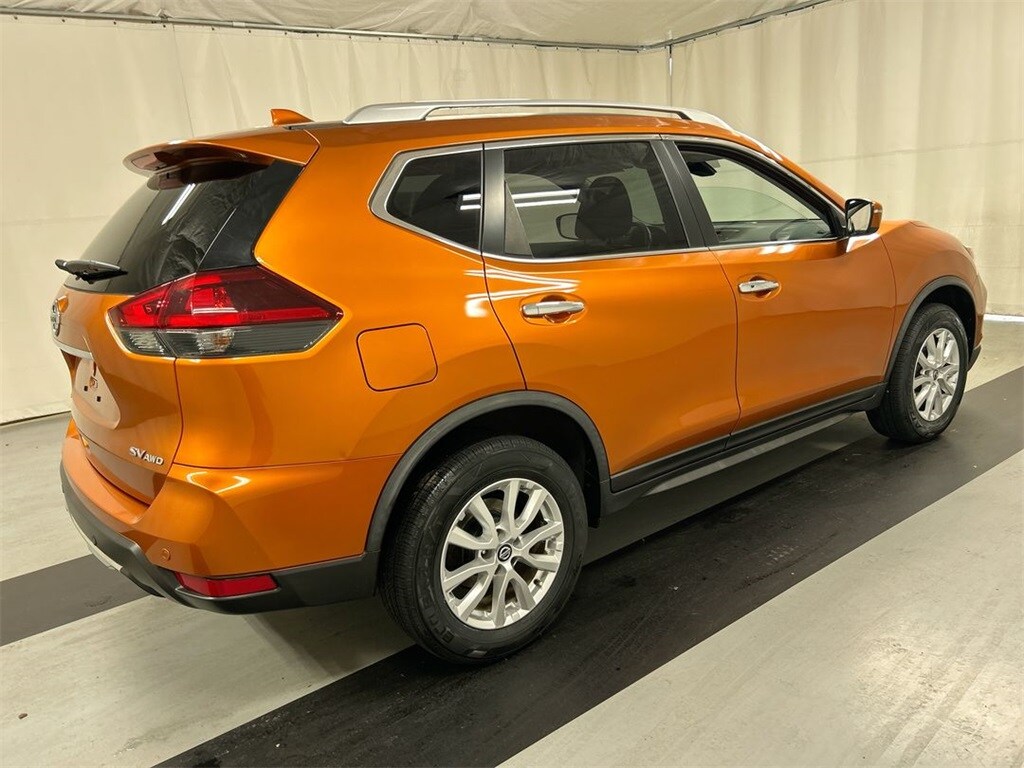 2020 Nissan Rogue SV photo 2