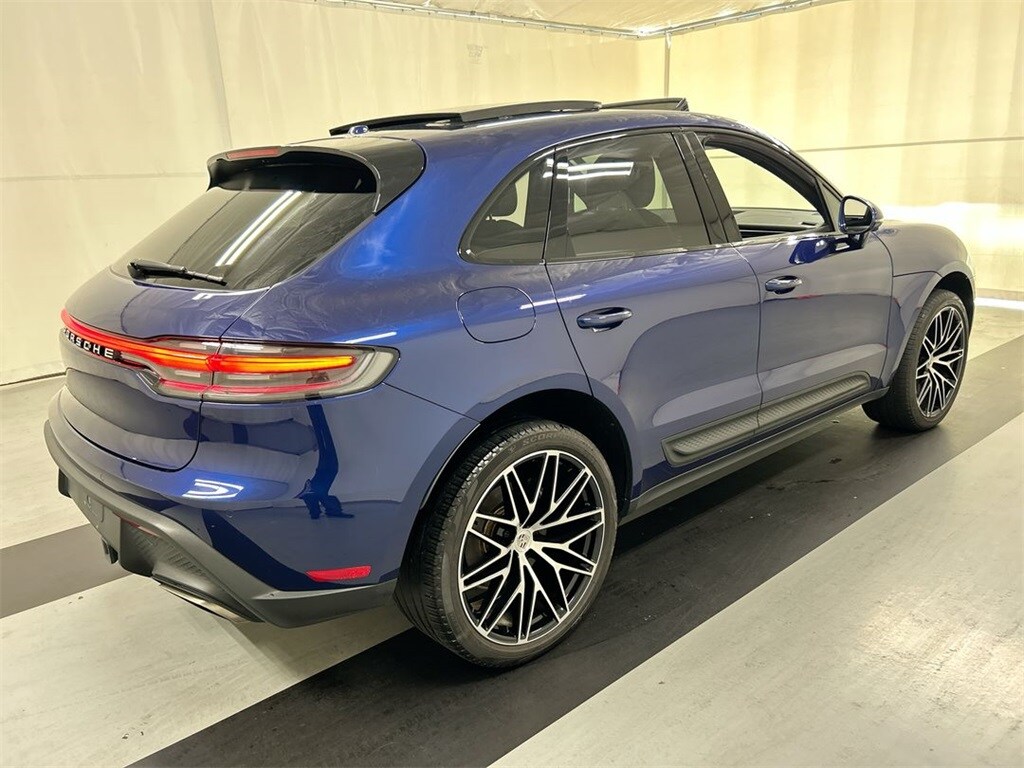 2022 Porsche Macan Base photo 2
