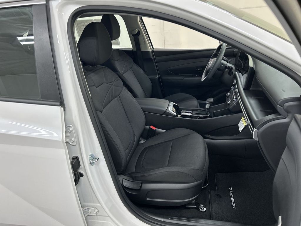 2025 Hyundai Tucson SE - Photo 22