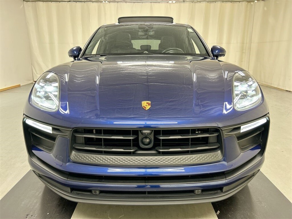 2022 Porsche Macan Base photo 3
