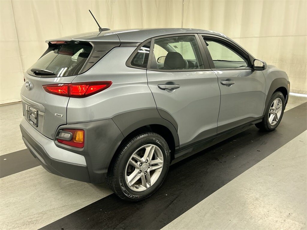 2021 Hyundai Kona SE photo 2