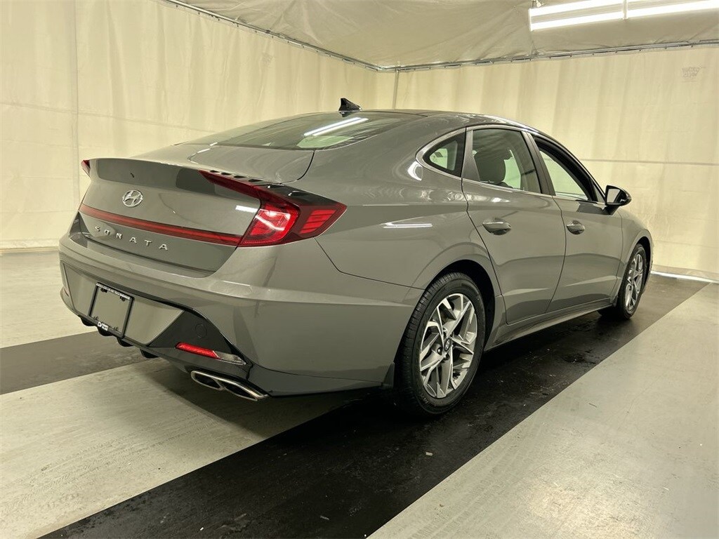2022 Hyundai Sonata SEL photo 2