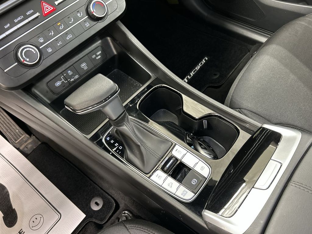 2025 Hyundai Tucson SE - Photo 17