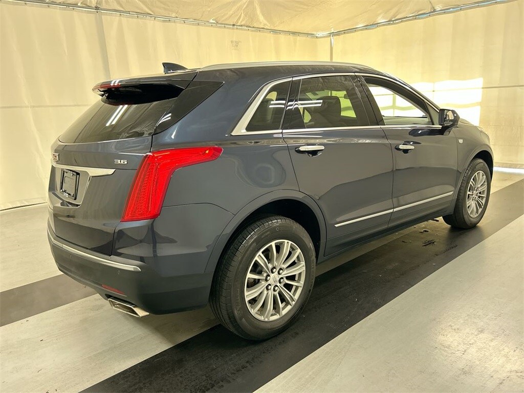 2019 Cadillac XT5 Luxury photo 2