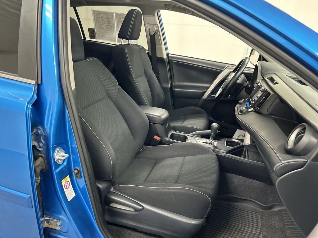 2017 Toyota RAV4 XLE - Photo 23