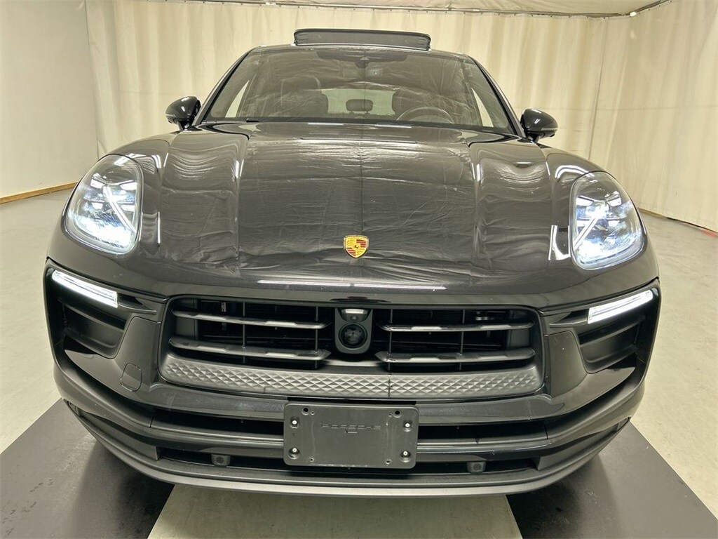 2024 Porsche Macan Base photo 3