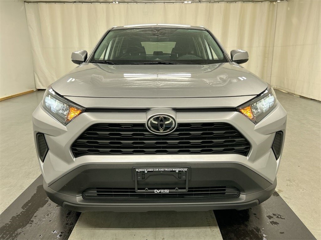2022 Toyota RAV4 LE photo 3