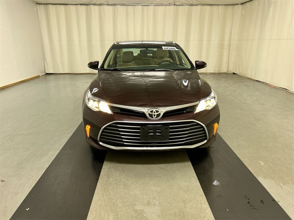 2016 Toyota Avalon Limited photo 2