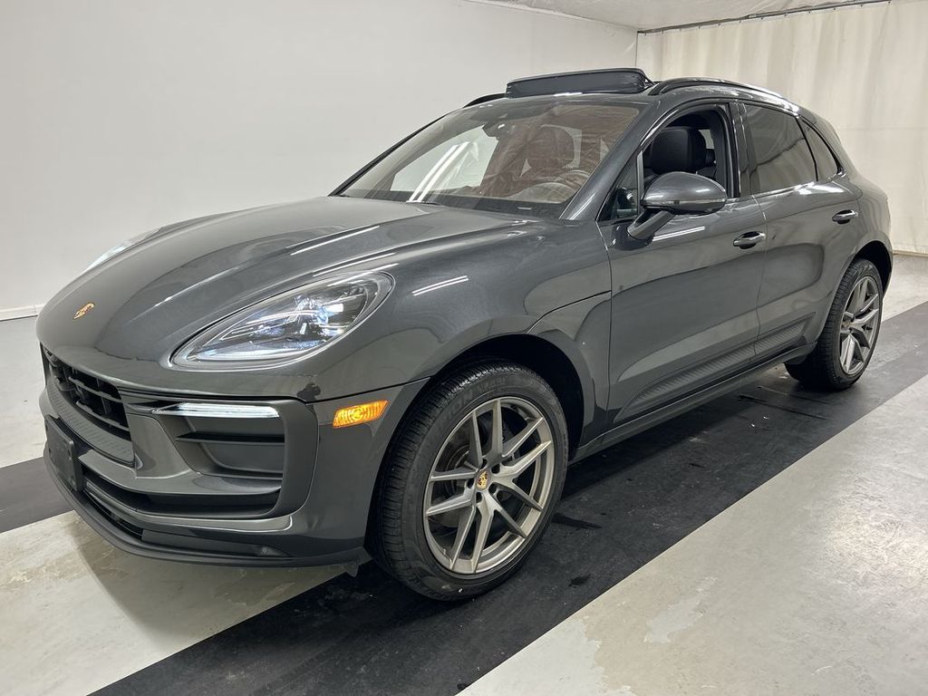 2025 Porsche Macan Base