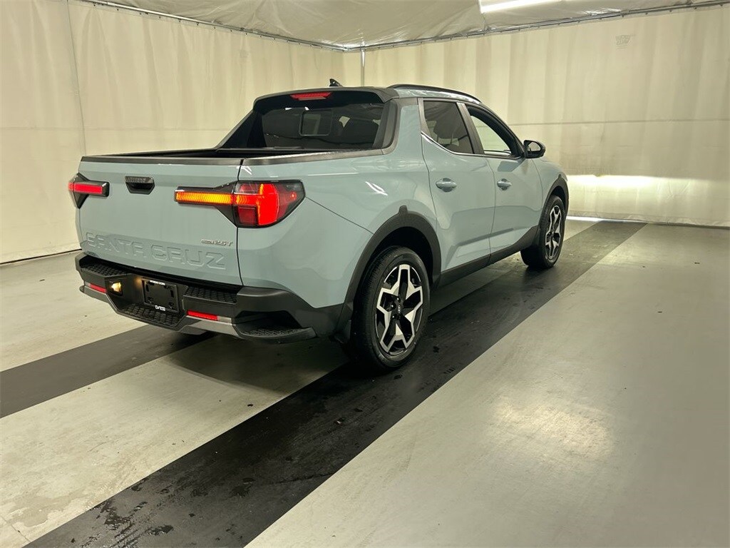 2023 Hyundai Santa Cruz Limited photo 2