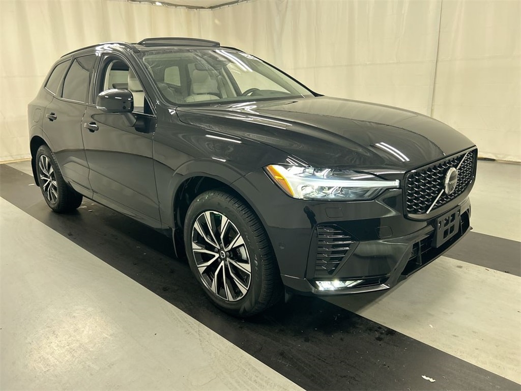 2025 Volvo XC60 Plus's photo