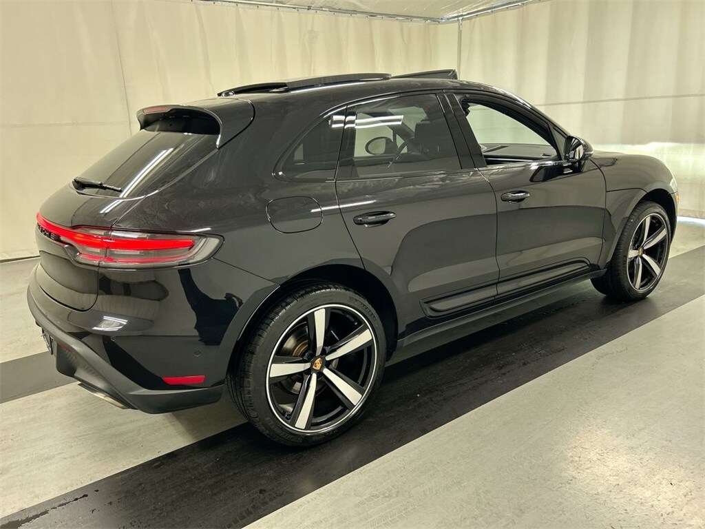 2024 Porsche Macan Base photo 2