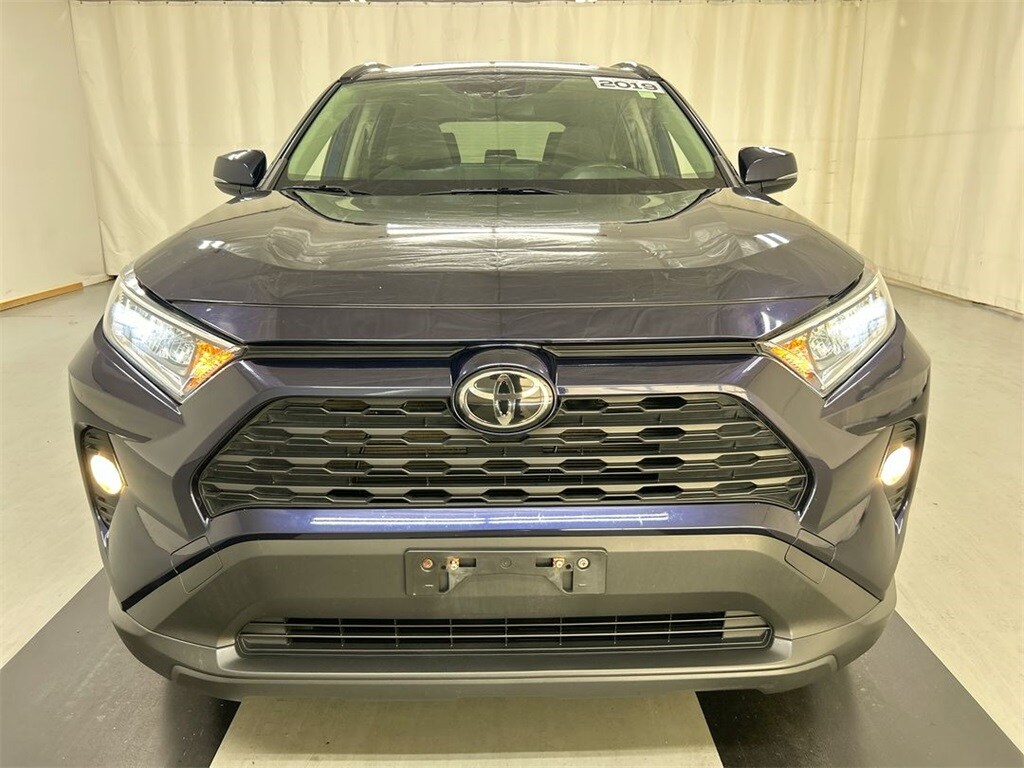 2019 Toyota RAV4 XLE photo 3
