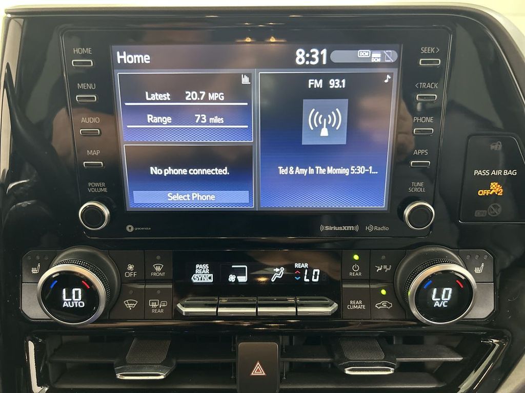 2022 Toyota Highlander XLE - Photo 14
