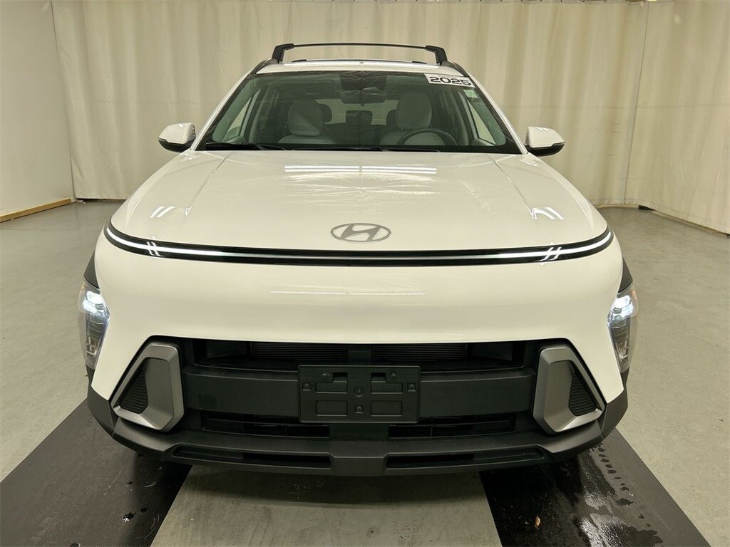2025 Hyundai Kona SEL photo 2
