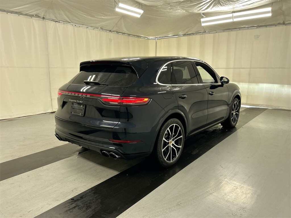 2021 Porsche Cayenne Turbo photo 2