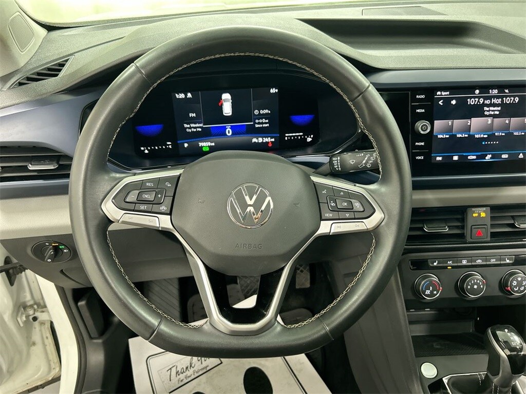 2022 Volkswagen Taos SE photo 3