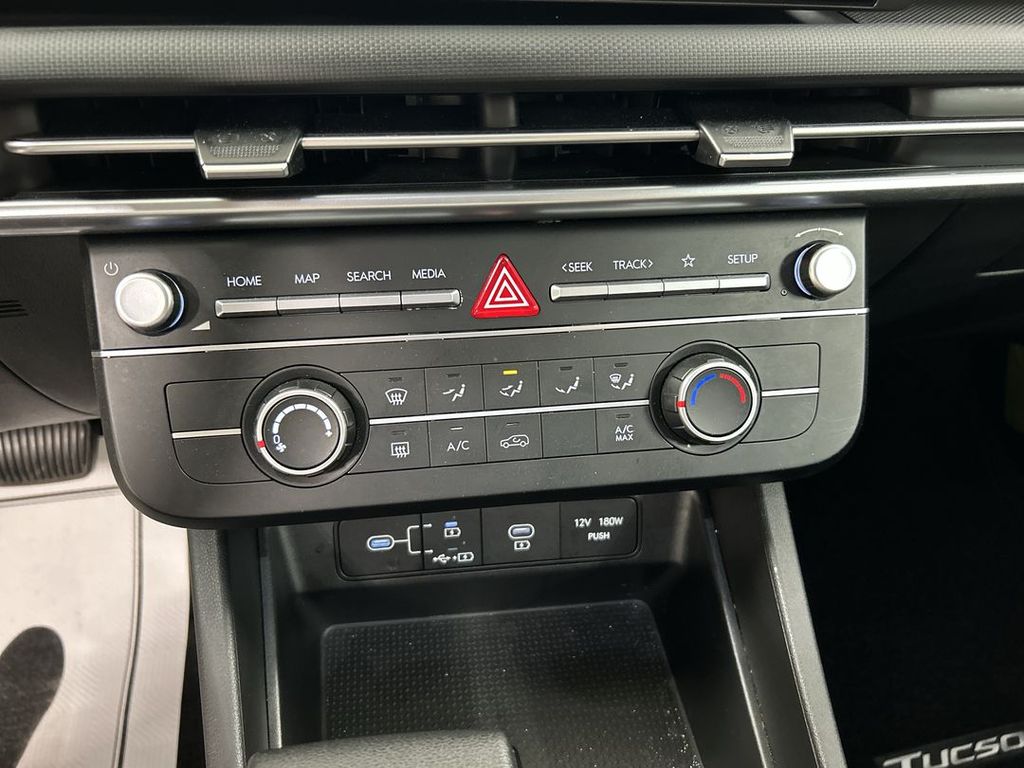 2025 Hyundai Tucson SE - Photo 16