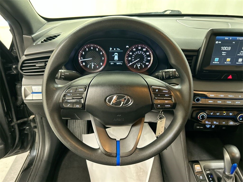2020 Hyundai Veloster 2.0L Premium photo 3