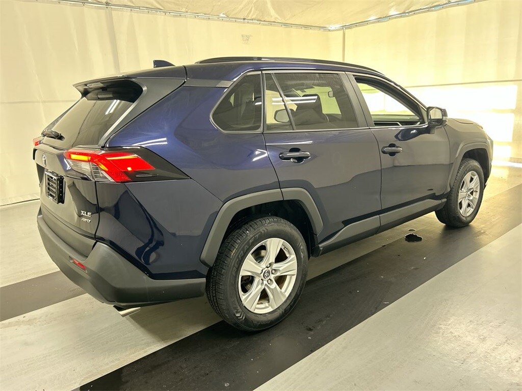 2019 Toyota RAV4 XLE photo 2