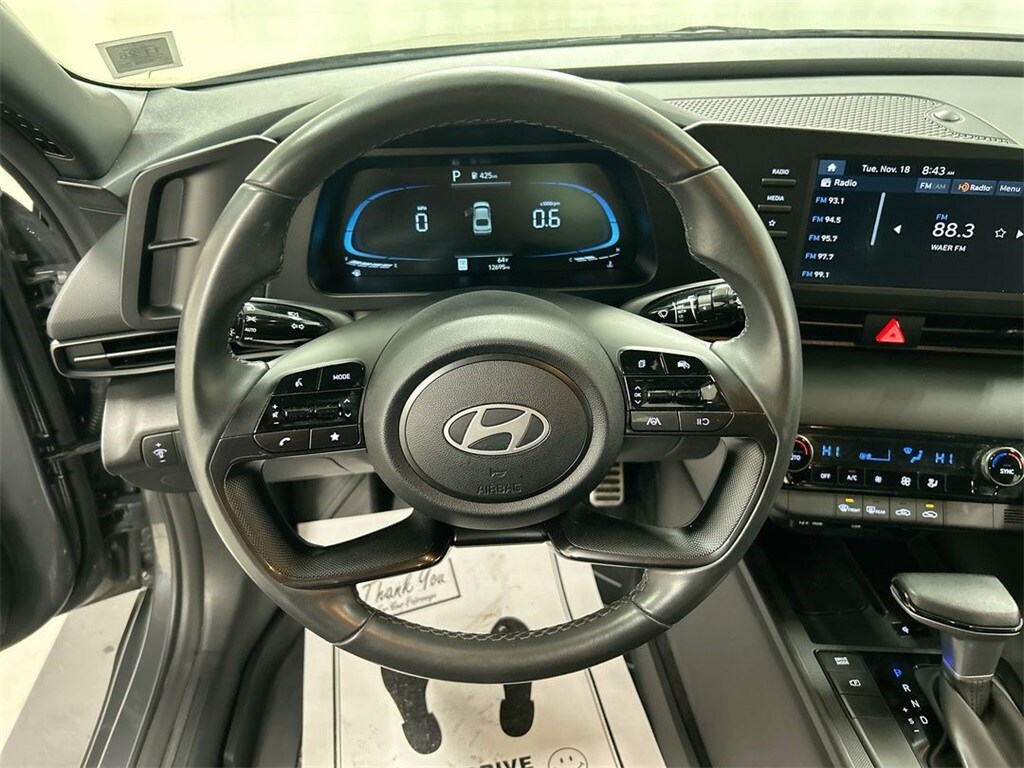 2025 Hyundai Elantra SEL Sport photo 4