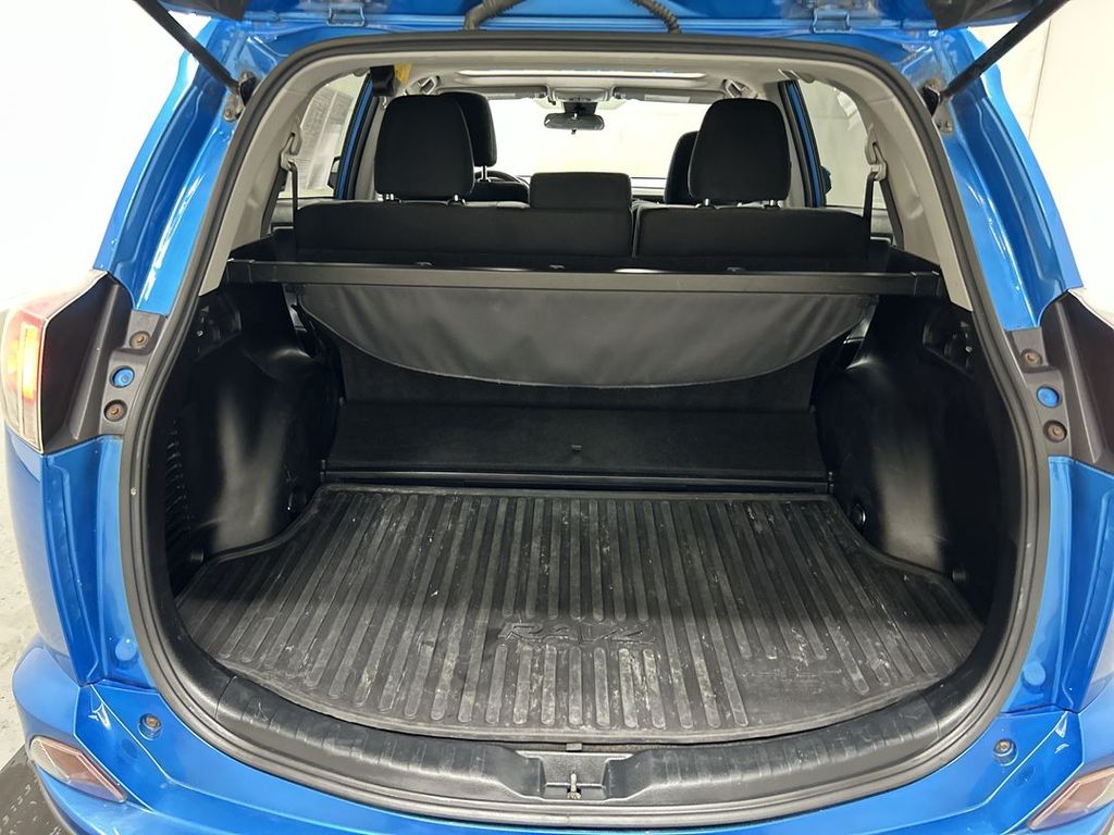 2017 Toyota RAV4 XLE - Photo 22