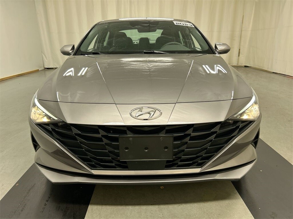 2023 Hyundai Elantra SEL photo 3