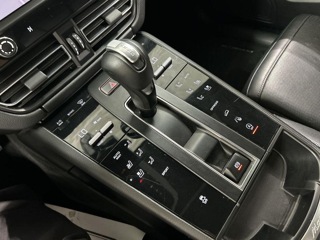2024 Porsche Macan Base - Photo 18