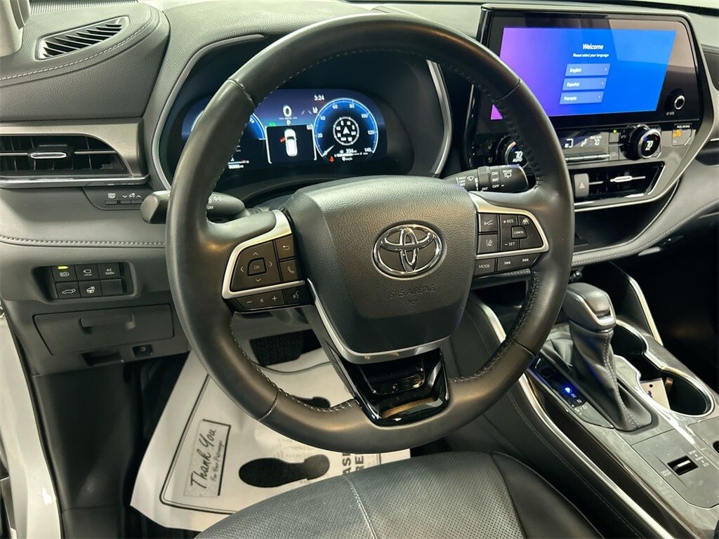 2023 Toyota Highlander Hybrid Limited photo 4