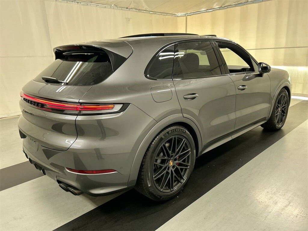 2025 Porsche Cayenne GTS photo 2
