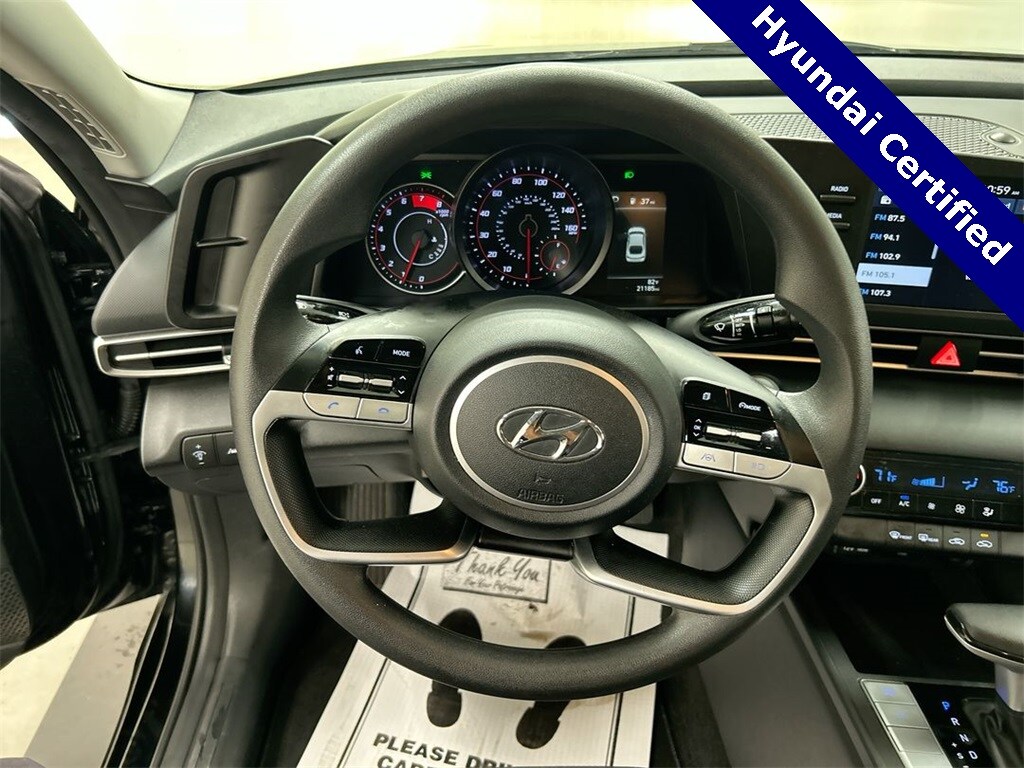 2023 Hyundai Elantra SEL photo 4