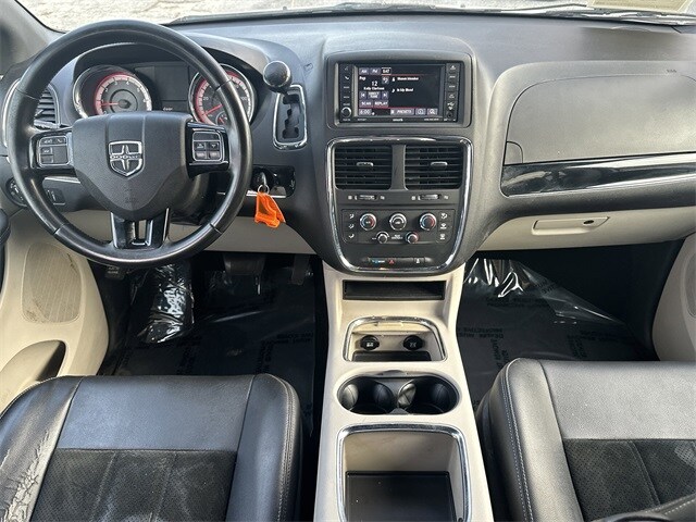 2017 Dodge Grand Caravan SXT photo 2