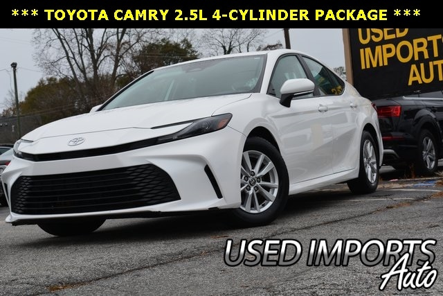 2025 Toyota Camry LE's photo