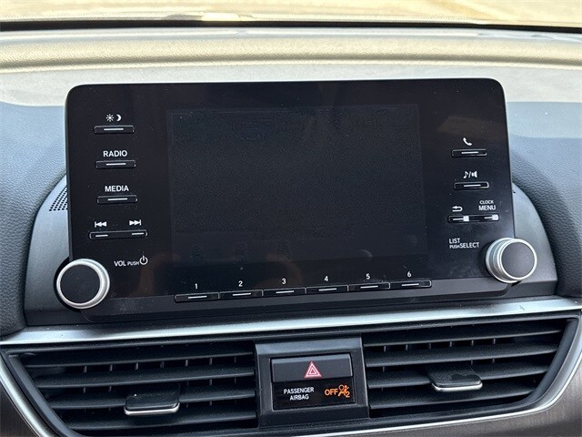 2020 Honda Accord LX 1.5T photo 3