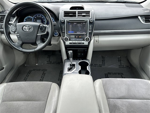 2014 Toyota Camry Hybrid XLE photo 2