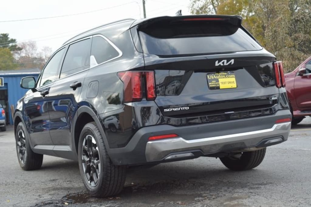Used 2024 Kia Sorento S SUV