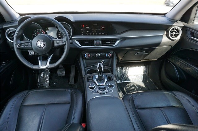 2020 Alfa Romeo Stelvio Ti photo 2