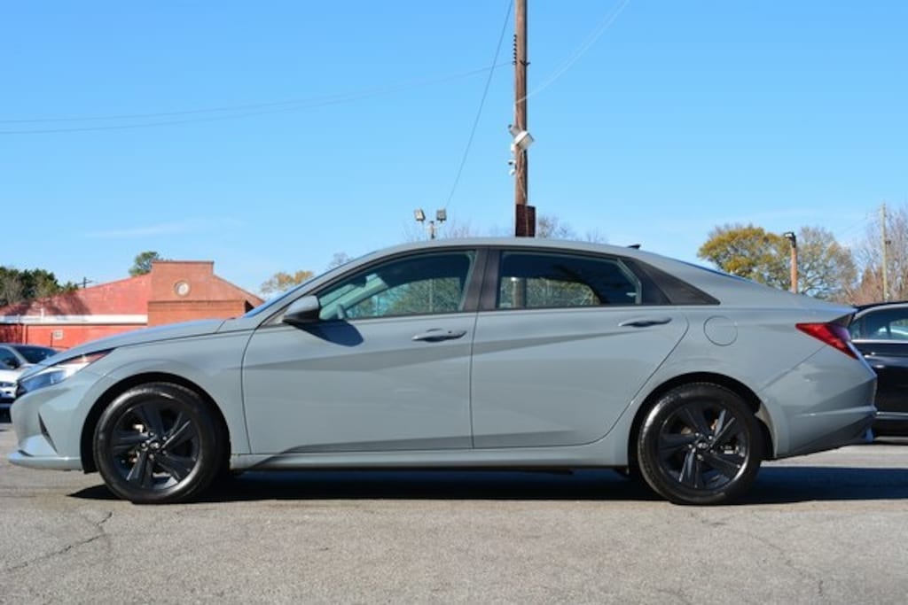 Used 2022 Hyundai Elantra SEL Sedan