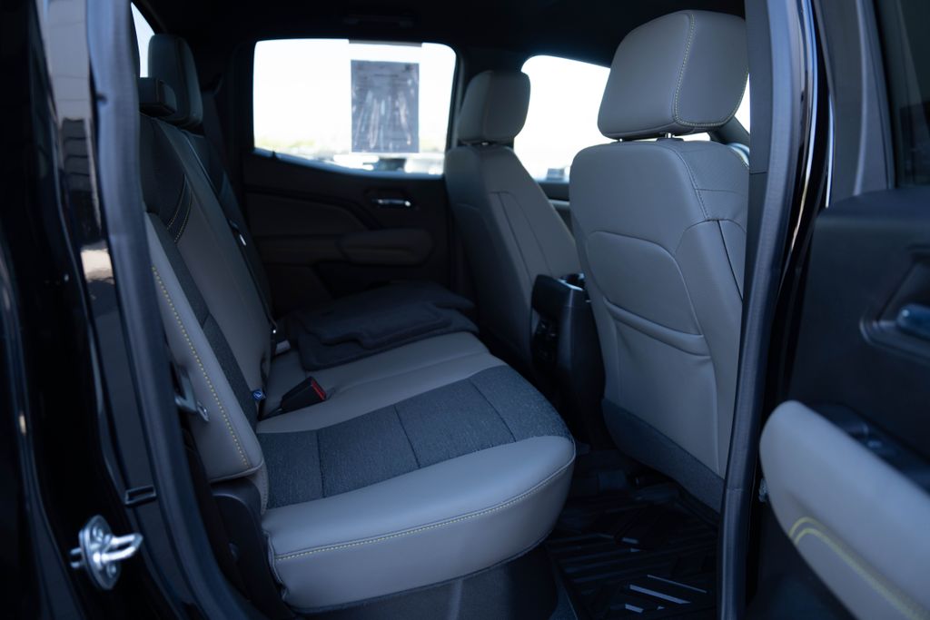 2024 Chevrolet Colorado ZR2 - Photo 18
