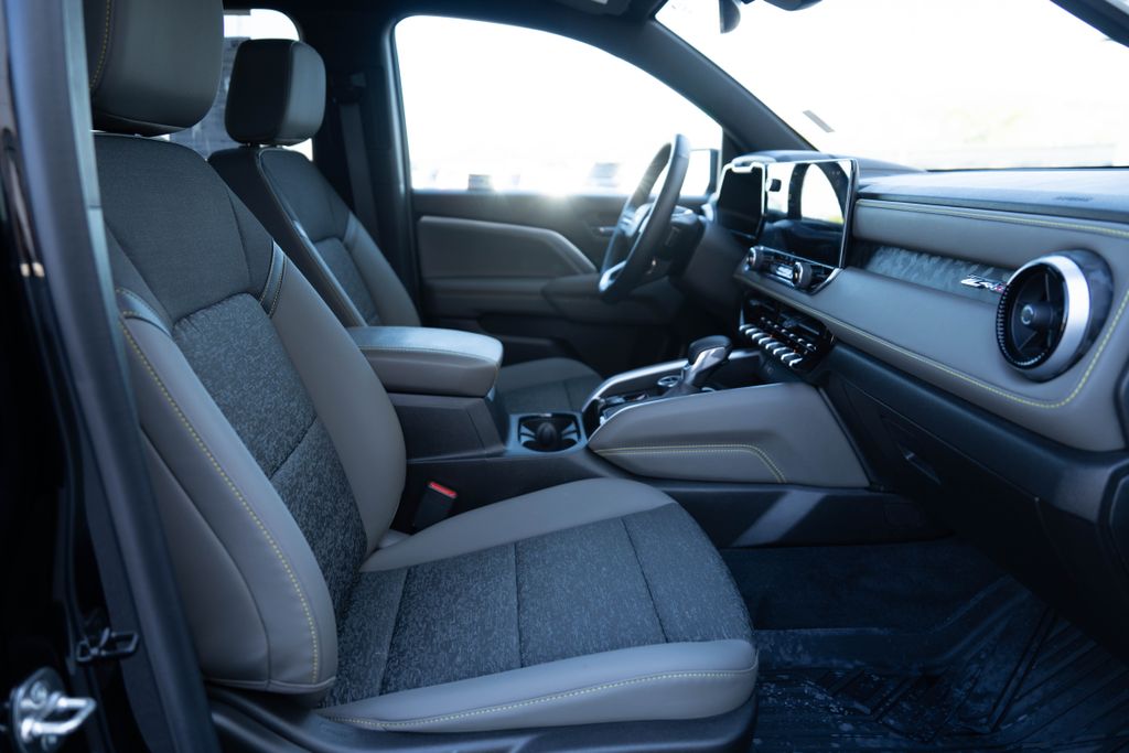 2024 Chevrolet Colorado ZR2 - Photo 21